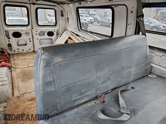 ✅ 2001 Ford Econoline Cargo • VIN: 1FTNS24241HB12889 • Лот: 92858825. Опубликован ранее на Copart с пробегом 137 730 миль. Бесплатный доступ к архиву аукционных продаж из США и подробный отчёт об истории автомобиля на DreamBid. Изображение 11.