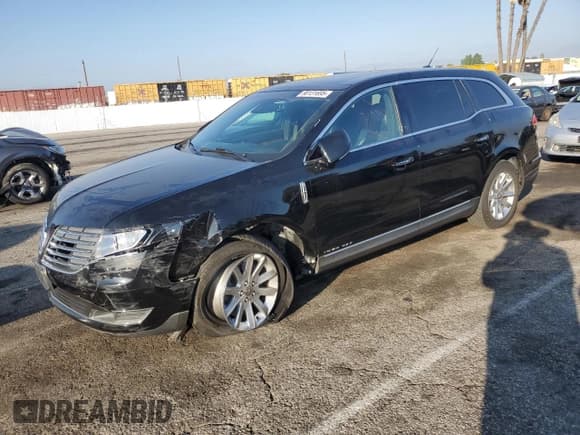 ✅ 2017 Lincoln MKT • VIN: 2LMHJ5NK3HBL00097 • Lot: 90131695. Listed on Copart with 154,010 mi. Free auction sales archive from the USA and detailed vehicle history report at DreamBid. Image 1.
