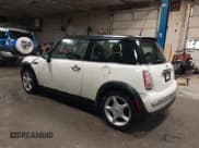 ✅ 2004 MINI Hardtop • VIN: WMWRC33404TC48963 • Lot: 41661909. Wystawiony na IAAI z przebiegiem 182 532 mil. Bezpłatny archiwum sprzedaży aukcyjnych z USA i szczegółowy raport historii pojazdu na DreamBid. Zdjęcie 3.