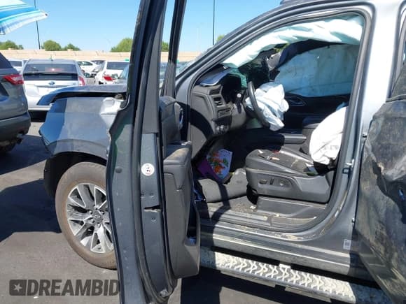 ✅ 2021 Chevrolet Suburban Z71 • VIN: 1GNSKDKD2MR363385 • Lot: 43365239. Wystawiony na IAAI z przebiegiem Nie podano. Bezpłatny archiwum sprzedaży aukcyjnych z USA i szczegółowy raport historii pojazdu na DreamBid. Zdjęcie 5.