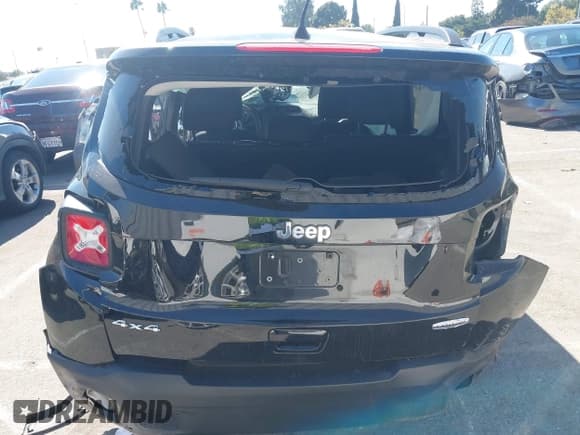 ✅ 2022 Jeep Renegade Latitude • VIN: ZACNJDB15NPN79453 • Lot: 43076701. Wystawiony na IAAI z przebiegiem Nie podano. Bezpłatny archiwum sprzedaży aukcyjnych z USA i szczegółowy raport historii pojazdu na DreamBid. Zdjęcie 16.