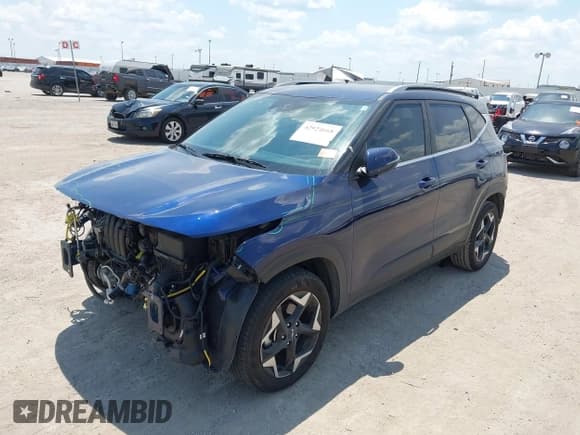 ✅ 2024 Kia Seltos EX • VIN: KNDER2AA4R7633717 • Lot: 42924668. Wystawiony na IAAI z przebiegiem 23 615 mil. Bezpłatny archiwum sprzedaży aukcyjnych z USA i szczegółowy raport historii pojazdu na DreamBid. Zdjęcie 2.