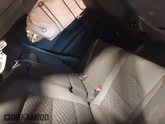 2018 Chevrolet Equinox LT z VIN 2GNAXSEVXJ6112062, wystawiony jako IAAI lot #43406177 z przebiegiem 69 608 mil mil oraz . Historia ofert i sprzedaży dostępna na DreamBid. Obrazek 8.