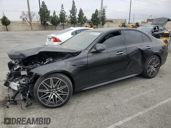 ✅ 2024 Mercedes-Benz C 63 S AMG E Performance • VIN: W1KAF8AB6RR236233 • Lot: 65636775. Wystawiony na Copart z przebiegiem 4 687 mil. Bezpłatny archiwum sprzedaży aukcyjnych z USA i szczegółowy raport historii pojazdu na DreamBid. Zdjęcie 1.