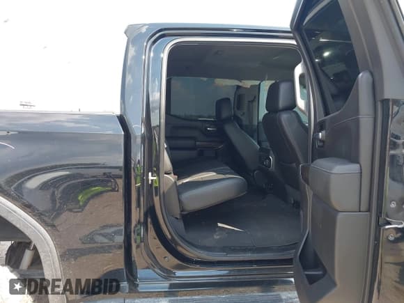 ✅ 2019 GMC Sierra 1500 SLT • VIN: 3GTP8DEDXKG225633 • Lot: 43225612. Listed on IAAI with 116,090 mi. Free auction sales archive from the USA and detailed vehicle history report at DreamBid. Image 8.