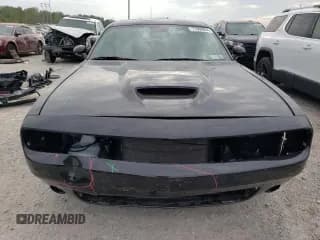 ✅ 2022 Dodge Challenger R/T • VIN: 2C3CDZBT2NH193952 • Lot: 71886054. Wystawiony na Copart z przebiegiem 10 040 mil. Bezpłatny archiwum sprzedaży aukcyjnych z USA i szczegółowy raport historii pojazdu na DreamBid. Zdjęcie 5.