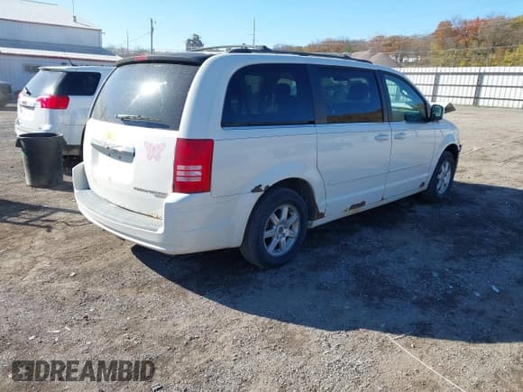 ✅ 2008 Chrysler Town & Country Touring • VIN: 2A8HR54P58R635450 • Lot: 43638098. Listed on IAAI with 322,652 mi. Free auction sales archive from the USA and detailed vehicle history report at DreamBid. Image 4.
