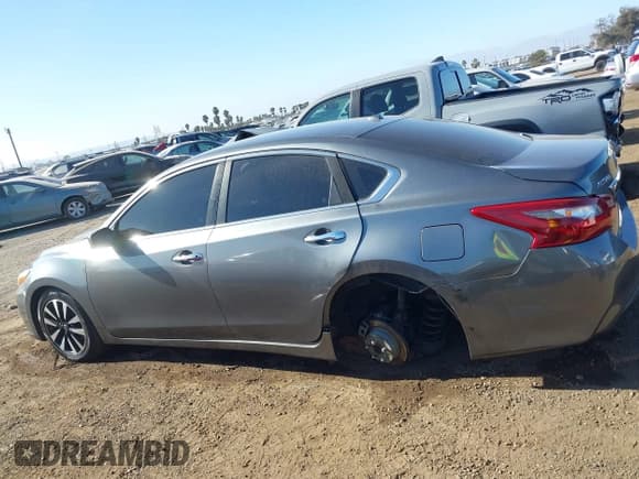 ✅ 2018 Nissan Altima SR • VIN: 1N4AL3AP2JC212171 • Lot: 41209604. Wystawiony na IAAI z przebiegiem 106 249 mil. Bezpłatny archiwum sprzedaży aukcyjnych z USA i szczegółowy raport historii pojazdu na DreamBid. Zdjęcie 15.