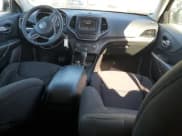 ✅ 2019 Jeep Cherokee Latitude • VIN: 1C4PJMCB0KD158057 • Lot: 90540215. Wystawiony na Copart z przebiegiem 95 974 mil. Bezpłatny archiwum sprzedaży aukcyjnych z USA i szczegółowy raport historii pojazdu na DreamBid. Zdjęcie 8.