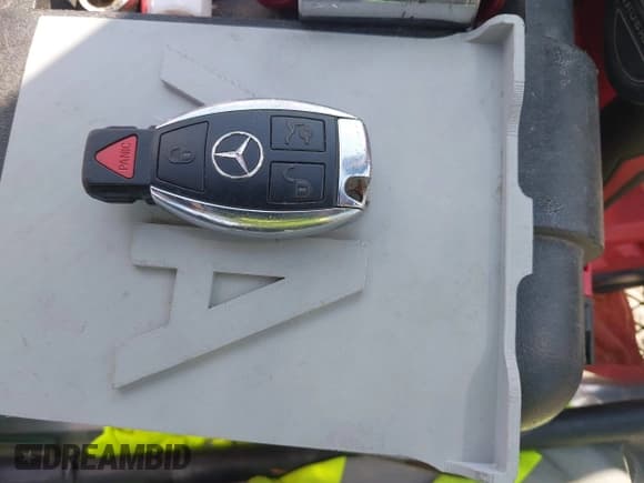 ✅ 2013 Mercedes-Benz GLK 350 • VIN: WDCGG8JB8DG007987 • Лот: 43050928. Опубликован ранее на IAAI с пробегом 130 122 миль. Бесплатный доступ к архиву аукционных продаж из США и подробный отчёт об истории автомобиля на DreamBid. Изображение 11.