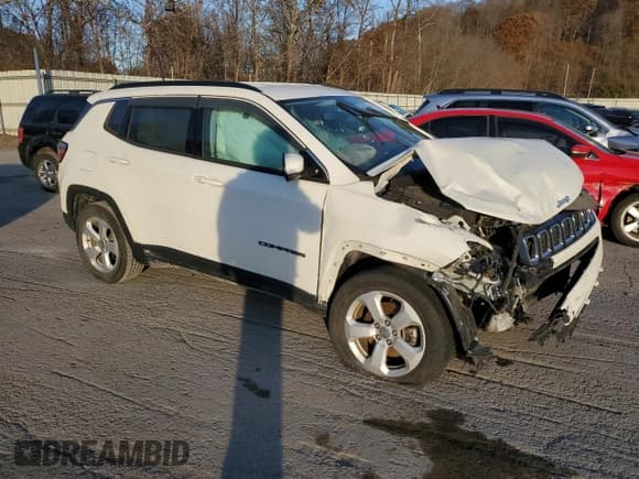 ✅ 2018 Jeep Compass Latitude • VIN: 3C4NJDBB5JT435254 • Lot: 92393505. Wystawiony na Copart z przebiegiem 47 370 mil. Bezpłatny archiwum sprzedaży aukcyjnych z USA i szczegółowy raport historii pojazdu na DreamBid. Zdjęcie 4.