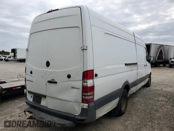 ✅ 2018 Mercedes-Benz Sprinter • VIN: WD3PF1CD3JP629613 • Lot: 59225755. Listed on Copart with 275,145 mi. Free auction sales archive from the USA and detailed vehicle history report at DreamBid. Image 3.