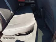 ✅ 2017 Toyota Tacoma SR5 • VIN: 5TFAZ5CN8HX049738 • Lot: 43143717. Wystawiony na IAAI z przebiegiem 126 708 mil. Bezpłatny archiwum sprzedaży aukcyjnych z USA i szczegółowy raport historii pojazdu na DreamBid. Zdjęcie 8.