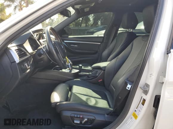 ✅ 2018 BMW 3 Series 330i • VIN: WBA8B9C52JK677305 • Lot: 92605575. Listed on Copart with 55,335 mi. Free auction sales archive from the USA and detailed vehicle history report at DreamBid. Image 7.