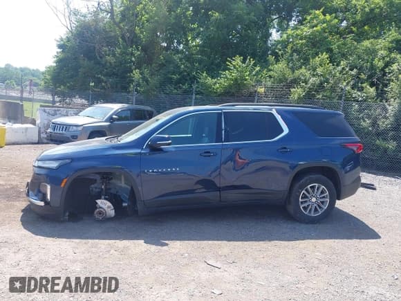 ✅ 2022 Chevrolet Traverse LT • VIN: 1GNEVHKW2NJ160235 • Lot: 42571585. Wystawiony na IAAI z przebiegiem 35 963 mil. Bezpłatny archiwum sprzedaży aukcyjnych z USA i szczegółowy raport historii pojazdu na DreamBid. Zdjęcie 17.