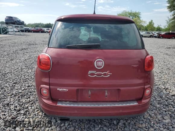 ✅ 2017 FIAT 500L Pop • VIN: ZFBCFAAH1HZ039227 • Lot: 66848005. Listed on Copart with 116,479 mi. Free auction sales archive from the USA and detailed vehicle history report at DreamBid. Image 6.