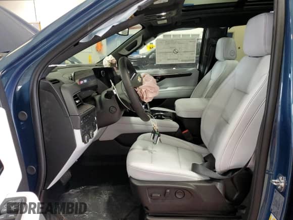 2025 Chevrolet Suburban Premier with VIN 1GNS6FRD7SR198520, listed as a Copart auction lot 54743235 with 179 mi miles and Salvage title. Bid and sale history available at DreamBid. Image 7.