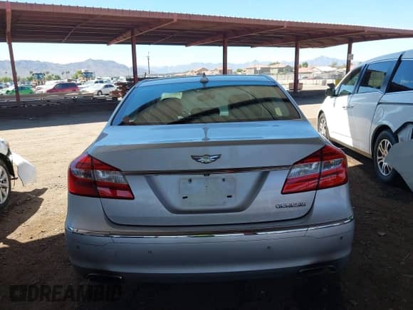 2012 Hyundai Genesis 3.8L z VIN KMHGC4DD9CU172451, wystawiony jako IAAI lot #43199937 z przebiegiem 125 399 mil mil oraz . Historia ofert i sprzedaży dostępna na DreamBid. Obrazek 6.