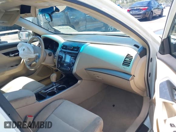 ✅ 2013 Nissan Altima SV • VIN: 1N4AL3AP0DN435818 • Lot: 43125991. Listed on IAAI with 196,551 mi. Free auction sales archive from the USA and detailed vehicle history report at DreamBid. Image 5.