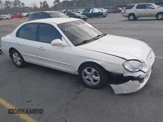 2000 Hyundai Sonata z VIN KMHWF25S3YA327184, wystawiony jako IAAI lot #41771540 z przebiegiem 84 783 mil mil oraz . Historia ofert i sprzedaży dostępna na DreamBid. Obrazek 1.