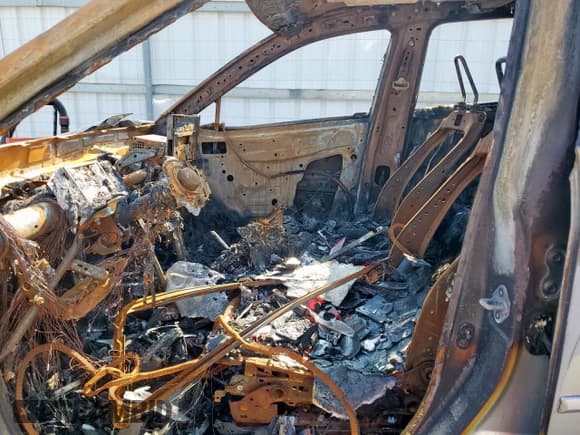 ✅ 2023 Toyota RAV4 XLE Premium • VIN: 2T3C1RFV4PC224798 • Лот: 71798545. Опубликован ранее на Copart с пробегом Не указан. Бесплатный доступ к архиву аукционных продаж из США и подробный отчёт об истории автомобиля на DreamBid. Изображение 7.