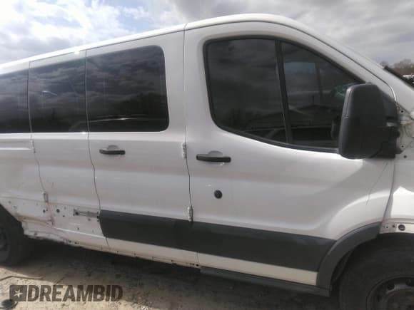 ✅ 2017 Ford Transit XL • VIN: 1FBZX2ZMXHKA05361 • Lot: 41852894. Wystawiony na IAAI z przebiegiem 176 856 mil. Bezpłatny archiwum sprzedaży aukcyjnych z USA i szczegółowy raport historii pojazdu na DreamBid. Zdjęcie 13.
