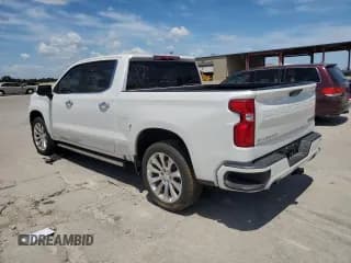 ✅ 2020 Chevrolet Silverado 1500 High Country • VIN: 1GCUYHEL9LZ377390 • Lot: 63809684. Wystawiony na Copart z przebiegiem Nie podano. Bezpłatny archiwum sprzedaży aukcyjnych z USA i szczegółowy raport historii pojazdu na DreamBid. Zdjęcie 2.