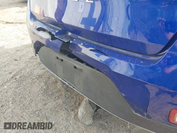 ✅ 2023 Hyundai Venue SEL • VIN: KMHRC8A32PU240185 • Lot: 41468823. Listed on IAAI with 33,420 mi. Free auction sales archive from the USA and detailed vehicle history report at DreamBid. Image 6.