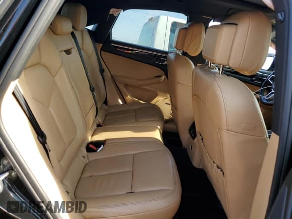 ✅ 2018 Porsche Macan • VIN: WP1AA2A54JLB12502 • Lot: 81125865. Wystawiony na Copart z przebiegiem 61 701 mil. Bezpłatny archiwum sprzedaży aukcyjnych z USA i szczegółowy raport historii pojazdu na DreamBid. Zdjęcie 10.