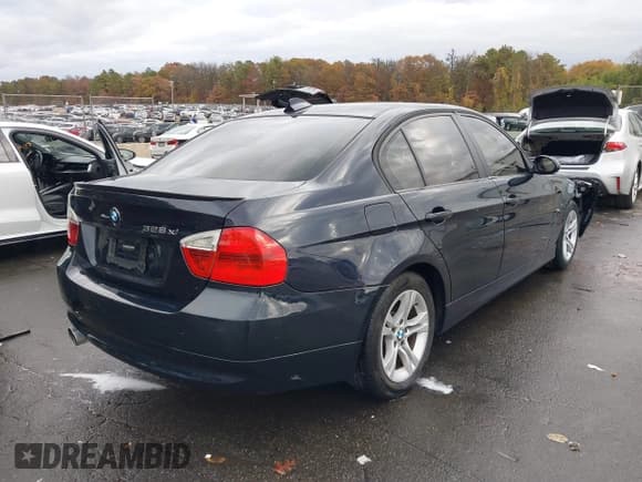 ✅ 2008 BMW 3 Series 328xi • VIN: WBAVC93558K042542 • Lot: 43549044. Listed on IAAI with 204,255 mi. Free auction sales archive from the USA and detailed vehicle history report at DreamBid. Image 4.