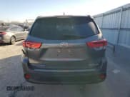 ✅ 2018 Toyota Highlander SE • VIN: 5TDJZRFH6JS854565 • Lot: 93206585. Wystawiony na Copart z przebiegiem Nie podano. Bezpłatny archiwum sprzedaży aukcyjnych z USA i szczegółowy raport historii pojazdu na DreamBid. Zdjęcie 6.