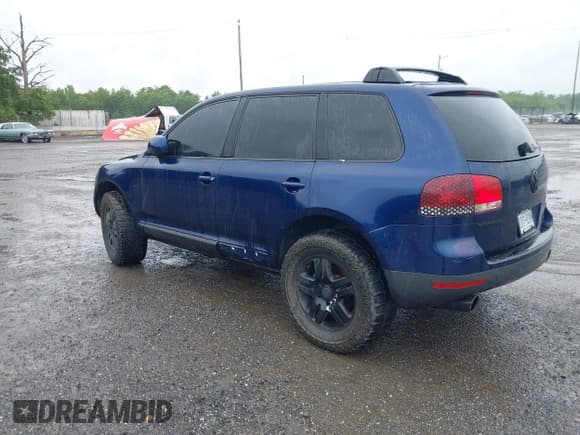 ✅ 2004 Volkswagen Touareg • VIN: WVGCM67L24D026100 • Lot: 42318557. Listed on IAAI with Not provided. Free auction sales archive from the USA and detailed vehicle history report at DreamBid. Image 3.