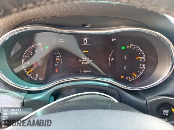 ✅ 2015 Jeep Grand Cherokee Limited • VIN: 1C4RJEBG4FC199654 • Lot: 83816755. Listed on Copart with 211,220 mi. Free auction sales archive from the USA and detailed vehicle history report at DreamBid. Image 9.