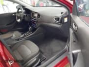 ✅ 2019 Hyundai Ioniq Blue • VIN: KMHC65LC7KU180230 • Lot: 42995835. Wystawiony na IAAI z przebiegiem 159 325 mil. Bezpłatny archiwum sprzedaży aukcyjnych z USA i szczegółowy raport historii pojazdu na DreamBid. Zdjęcie 5.