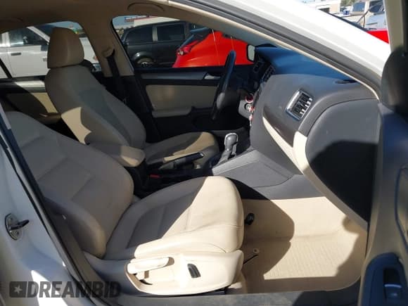 ✅ 2014 Volkswagen Jetta TDI • VIN: 3VWLL7AJ0EM377238 • Lot: 43500933. Listed on IAAI with 119,141 mi. Free auction sales archive from the USA and detailed vehicle history report at DreamBid. Image 5.