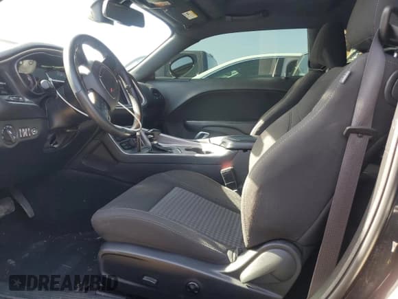 ✅ 2021 Dodge Challenger SXT • VIN: 2C3CDZGG1MH552864 • Lot: 57020974. Wystawiony na Copart z przebiegiem 67 640 mil. Bezpłatny archiwum sprzedaży aukcyjnych z USA i szczegółowy raport historii pojazdu na DreamBid. Zdjęcie 7.