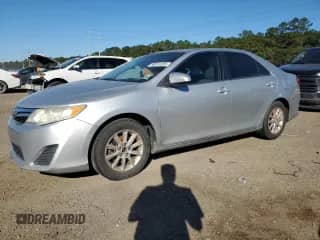 2012 Toyota Camry L z VIN 4T1BF1FK1CU584780, wystawiony jako Copart lot #90241285 z przebiegiem 158 373 mil mil oraz Czysty tytuł • Clean title. Historia ofert i sprzedaży dostępna na DreamBid. Obrazek 1.