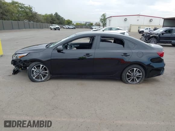 ✅ 2024 Kia Forte LXS • VIN: 3KPF24AD6RE698809 • Lot: 43422557. Wystawiony na IAAI z przebiegiem 31 606 mil. Bezpłatny archiwum sprzedaży aukcyjnych z USA i szczegółowy raport historii pojazdu na DreamBid. Zdjęcie 14.