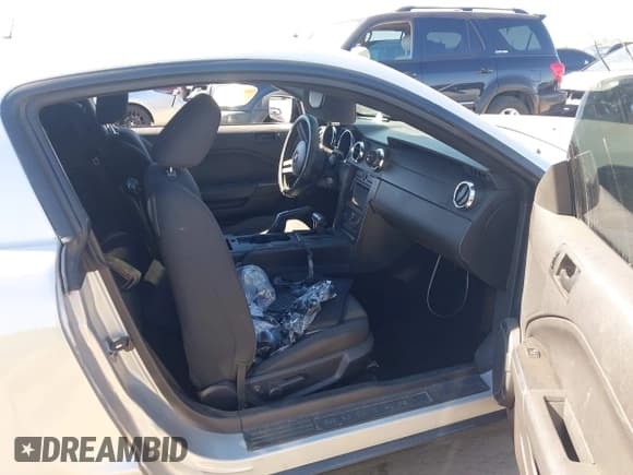 ✅ 2006 Ford Mustang Standard • VIN: 1ZVFT80N765121287 • Lot: 43442943. Listed on IAAI with 161,926 mi. Free auction sales archive from the USA and detailed vehicle history report at DreamBid. Image 5.