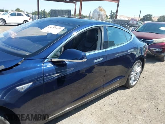 ✅ 2015 Tesla Model S 85 • VIN: 5YJSA1H16FFP71484 • Lot: 43155929. Listed on IAAI with 157,973 mi. Free auction sales archive from the USA and detailed vehicle history report at DreamBid. Image 15.