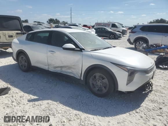 ✅ 2025 Kia K4 LXS • VIN: 3KPFT4DE6SE132687 • Lot: 87282025. Wystawiony na Copart z przebiegiem 5 882 mil. Bezpłatny archiwum sprzedaży aukcyjnych z USA i szczegółowy raport historii pojazdu na DreamBid. Zdjęcie 4.