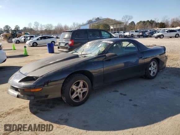 1997 Chevrolet Camaro z VIN 2G1FP22K6V2114714, wystawiony jako Copart lot #42320245 z przebiegiem 239 087 mil mil oraz Szkoda całkowita • Salvage title. Historia ofert i sprzedaży dostępna na DreamBid. Obrazek 1.