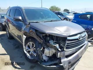 ✅ 2015 Toyota Highlander XLE • VIN: 5TDKKRFH5FS061581 • Lot: 42865333. Wystawiony na IAAI z przebiegiem 170 826 mil. Bezpłatny archiwum sprzedaży aukcyjnych z USA i szczegółowy raport historii pojazdu na DreamBid. Zdjęcie 1.