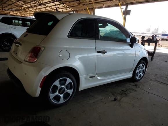 ✅ 2016 FIAT 500e • VIN: 3C3CFFGE6GT125697 • Lot: 66169415. Listed on Copart with 31,859 mi. Free auction sales archive from the USA and detailed vehicle history report at DreamBid. Image 3.