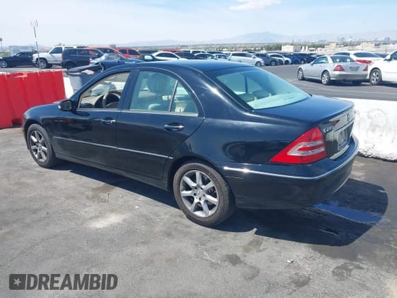 ✅ 2007 Mercedes-Benz C 280 Luxury • VIN: WDBRF92H77F932070 • Lot: 42151190. Wystawiony na IAAI z przebiegiem 142 571 mil. Bezpłatny archiwum sprzedaży aukcyjnych z USA i szczegółowy raport historii pojazdu na DreamBid. Zdjęcie 3.