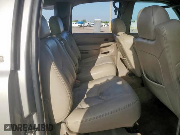 ✅ 2005 Chevrolet Suburban LT • VIN: 3GNEC16Z65G120906 • Лот: 66676775. Опубликован ранее на Copart с пробегом 197 894 миль. Бесплатный доступ к архиву аукционных продаж из США и подробный отчёт об истории автомобиля на DreamBid. Изображение 11.