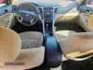 2013 Hyundai Sonata GLS z VIN 5NPEB4AC0DH509143, wystawiony jako Copart lot #82179565 z przebiegiem 155 247 mil mil oraz Szkoda całkowita • Salvage title. Historia ofert i sprzedaży dostępna na DreamBid. Obrazek 8.