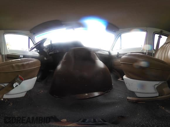 ✅ 1992 Dodge Passenger • VIN: 2B5WB35Y5NK172074 • Lot: 42010461. Wystawiony na IAAI z przebiegiem 101 961 mil. Bezpłatny archiwum sprzedaży aukcyjnych z USA i szczegółowy raport historii pojazdu na DreamBid. Zdjęcie 17.