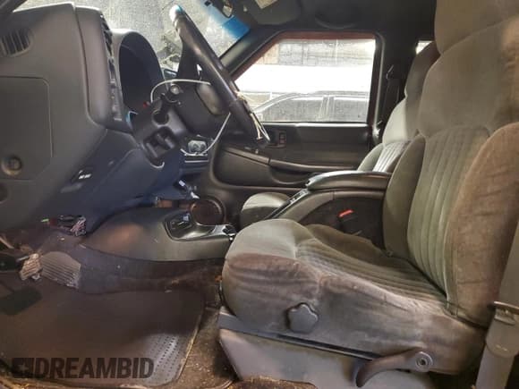 ✅ 2002 Chevrolet Blazer LS • VIN: 1GNDT13W12K100590 • Lot: 88982035. Wystawiony na Copart z przebiegiem 141 184 mil. Bezpłatny archiwum sprzedaży aukcyjnych z USA i szczegółowy raport historii pojazdu na DreamBid. Zdjęcie 7.