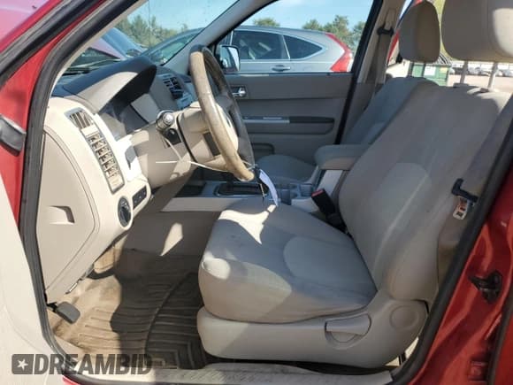 ✅ 2008 Mercury Mariner • VIN: 4M2CU81198KJ36077 • Lot: 84367135. Wystawiony na Copart z przebiegiem 179 018 mil. Bezpłatny archiwum sprzedaży aukcyjnych z USA i szczegółowy raport historii pojazdu na DreamBid. Zdjęcie 7.